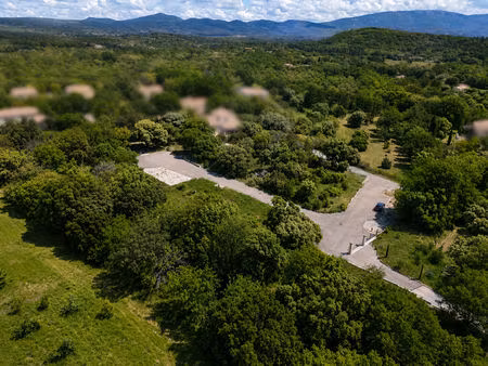 terrain constructible de 1330 m² à grignan ? quartier recherché