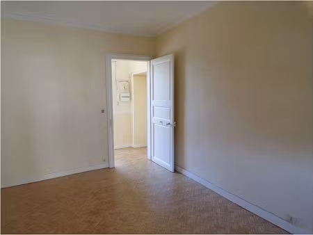 appartement f2 de 53 m²– crosne centre-ville