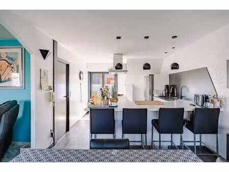 maison commerciale avec résidence dans le centre de destelbe