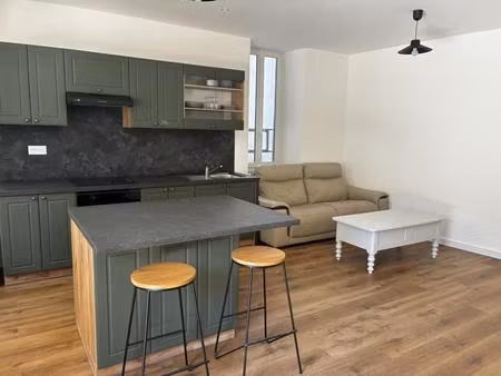 appartement p2 meuble avec cour-secteur jean jaures -nimes