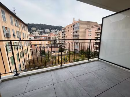 studio avec balcon