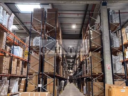 entrepôt logistique de 4 970 m² à louer – accès direct a15