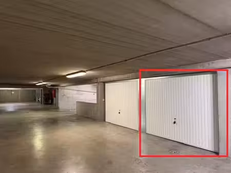 métro tomberg – garage box fermé !