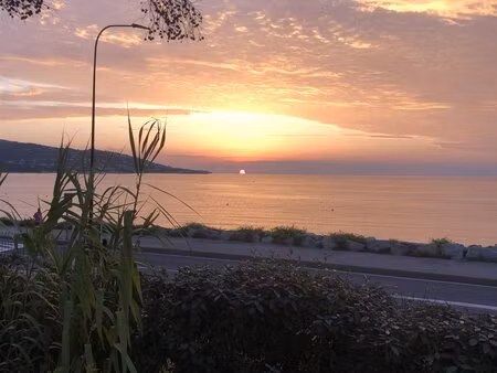 propriété constructible front de mer à sainte-maxime 2 641 m2 avec maison existante et vue