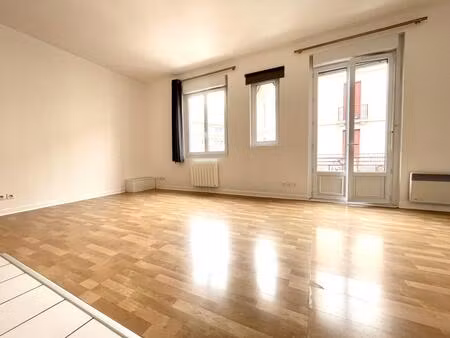 dijon centre  rue claus sluter  à deux pas de la place de la rép
