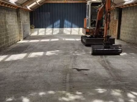 garage à louer jemeppe-sur-sambre  spacieux et lumineux