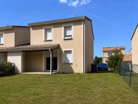 lectoure  non loin du centre ville  maison avec trois chambres  jardin et garage