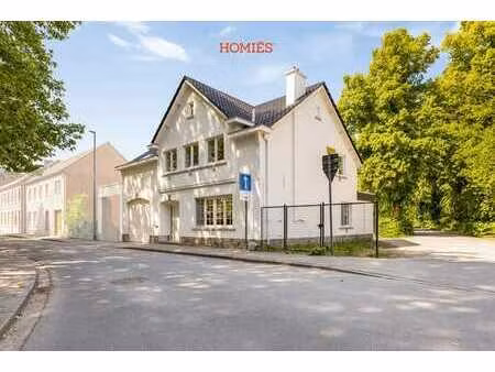 karaktervolle gerenoveerde woning met 4 slaapkamers