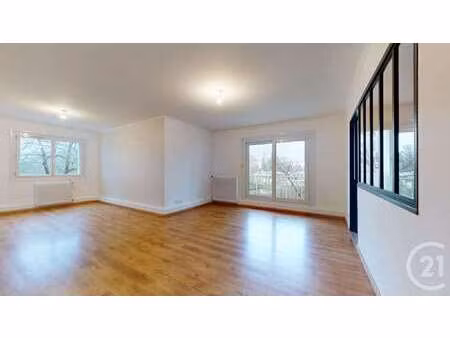 location appartement 4 pièces à nantes (44000) : à louer 4 pièces / 99m² nantes