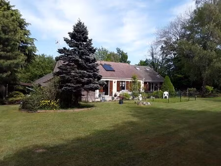 maison contemporaine (type pavillon) de plein pied dans en bel endroit au calme