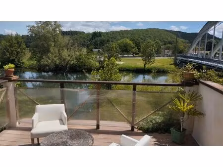 maison ancienne en bord de rivière de 145 m2 rénovée avec terrasse et balcon