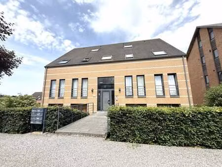 duplex (2ch)  jardin  terrasse  2 parking  et cave.