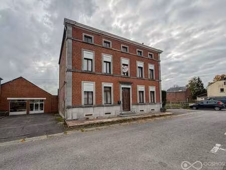 spacieuse maison 480m2  4ch+ av cour située au centre du