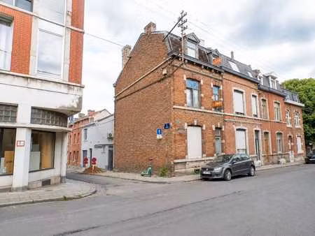 ? grande maison avec un énorme potentiel – possibilité de c