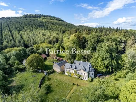au coeur du parc naturel régional du morvan  une maison de maître du 19e s.  ses communs..
