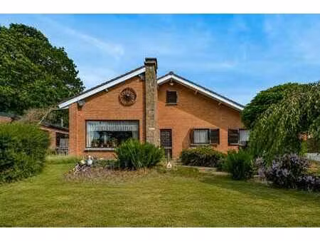 villa 4 façades avec piscine et sauna à jumet