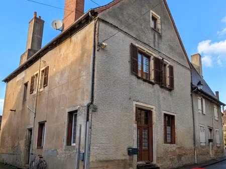 ainay le château  maison ancienne avec deux appartements et dépendances