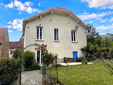 charmante maison de ville avec jardin à arnac-la-poste