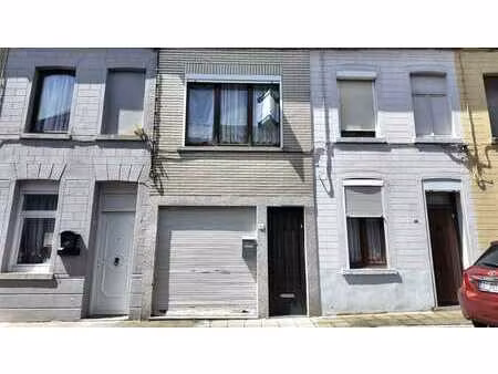 bonne maison d’habitation avec garage et jardin!