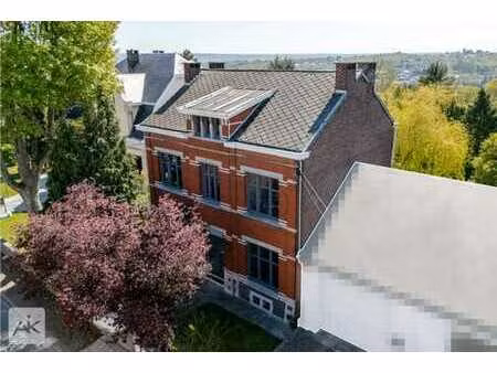 superbe maison de maître aux volumes impressionnants !