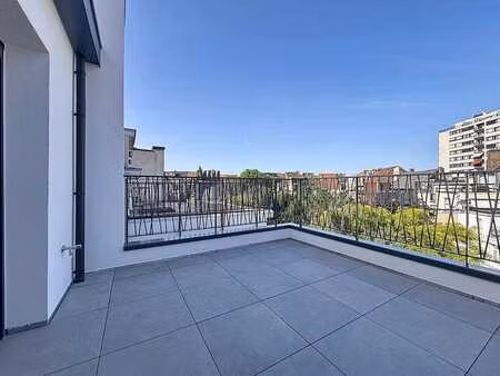 châtelain- triplex penthouse – 3 chambres + bureau – terrace