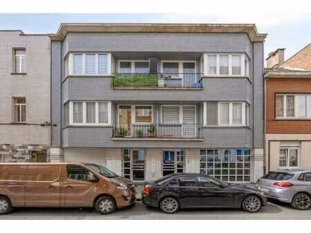 appartement de 2 chambres dans un petit immeuble