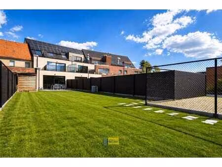 nieuwbouwappartement met twee slaapkamers en riante tuin