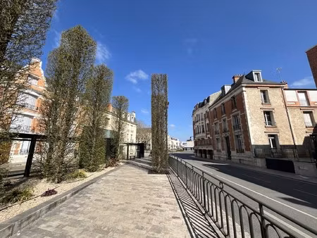 location local professionnel 143m² orleans 45000