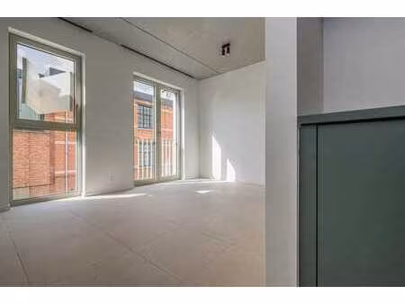 app. avec 2 chambre + terrasse a un location central