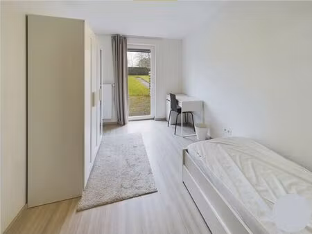 chambre confortable - à deux pas écoles-gare-axes routiers