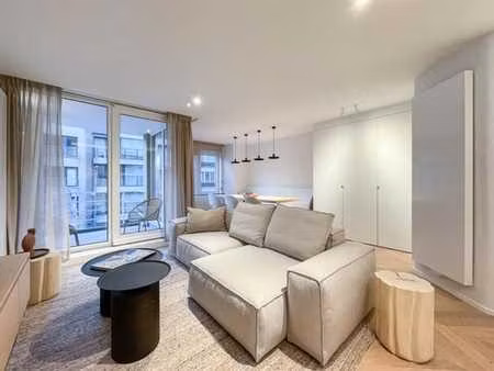 appartement élégamment rénové au cœur de knokke