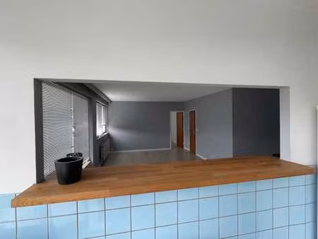 appartement 1 chambre à uccle  avec grand séjour.