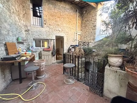 12 km d’uzès  charmante maison en pierre restaurée de 130 m² avec terrasse.