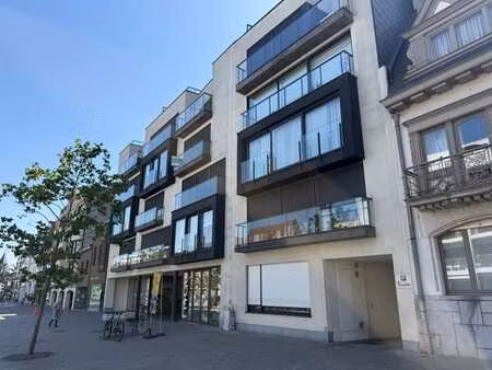 prachtig luxe-appartement met zonnig terras en staanplaat...