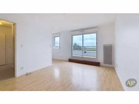location appartement 2 pièces à la roche-sur-yon (85000) : à louer 2 pièces / 39m² la roch