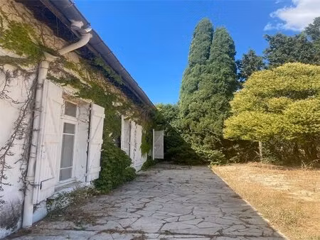 nimes- secteur golf de campagne mas à rénover