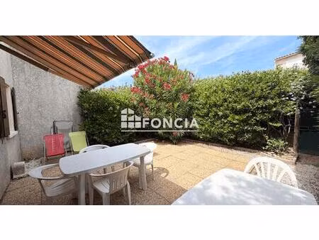 t2 de 30m2 avec grande terrasse de 52m2 en rez de jardin et stationnement privé