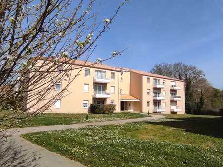 location appartement 2 pièces à la roche-sur-yon le bourg sous la roche (85000) : à louer 