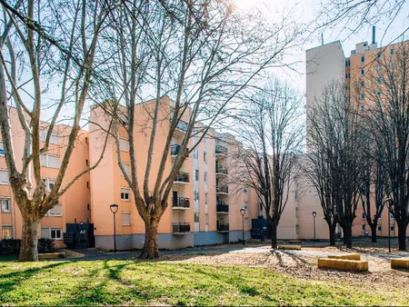 location appartement 4 pièces 66 m² à nîmes (30000)