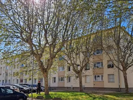 location appartement 3 pièces 52 m² à orange (84100)