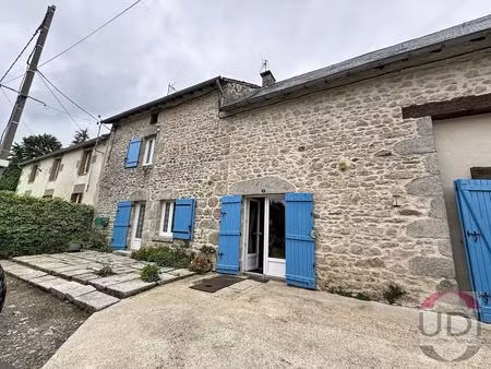 maison en pierre avec dépendances sur la chapelle taillefert