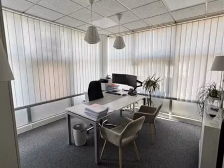 location bureau pessac 179 m²