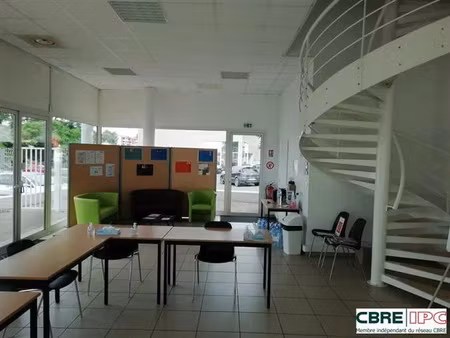location commerce dax 124 m²