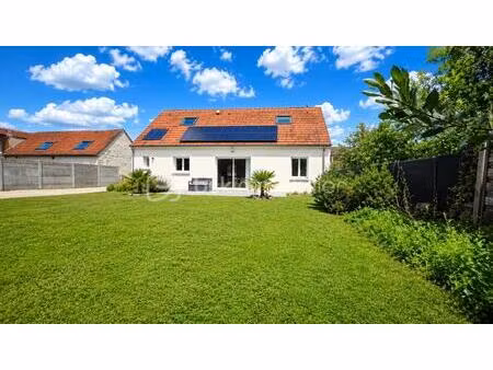 maison traditionnelle de 115 99 m² à saint-lye-la-foret