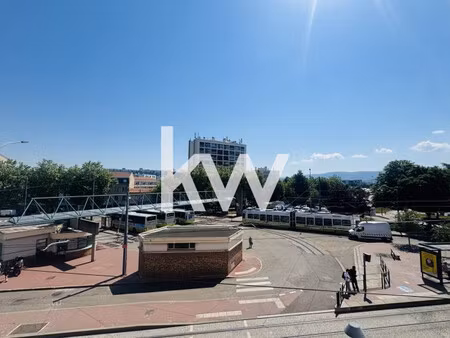 place massenet  à côté de st priest en jarez : appartement t3 de 76 m2.
