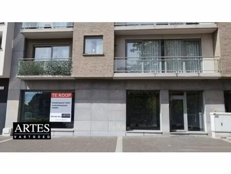 handelspand van 122 m² in genk-centrum  tegenover shopping 1