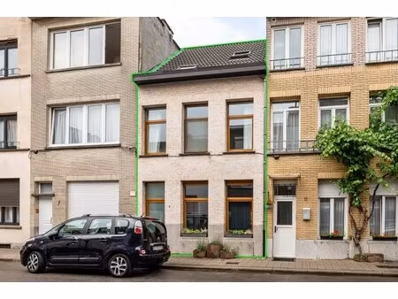 instapklare woning met 3 slaapkamers in rustige en vlot bereikbare buurt!