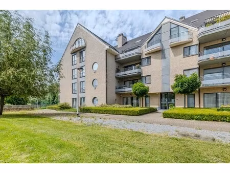 gelijkvloers appartement met twee slaapkamers en garage in hartje lanaken