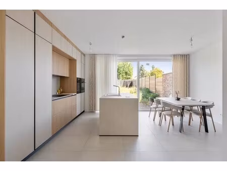 moderne nieuwbouwwoning  5 slpk  op een perceel van 4a31ca.