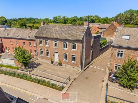 prachtig authentiek herenhuis met ruime loods en garage in de voerstreek!